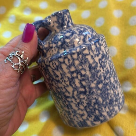 Gerald Henn blue heart Spongeware stoneware pottery soap-dispenser - Picture 9 of 10